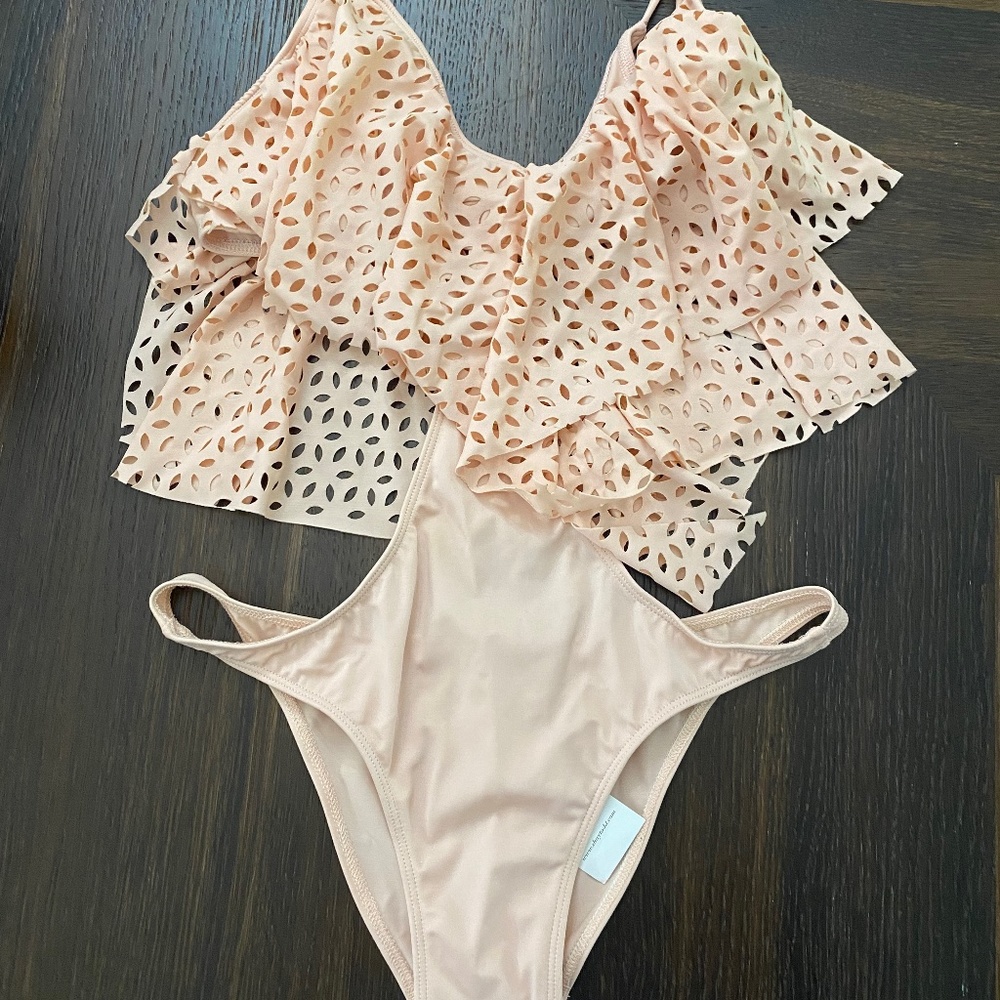 Shay Todd Eyelet Handkerchief Coral Peach Blush Monokini One piece Sz L
